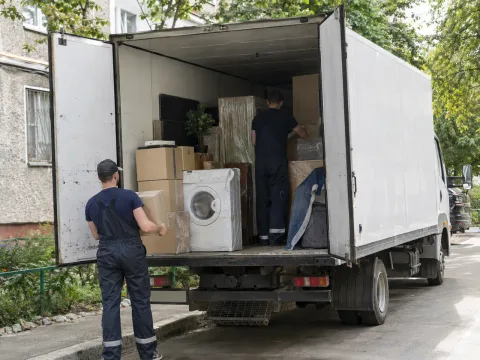 Грузовой автомобиль — перевозчик Перевозка мебели с грузчиками, Киров